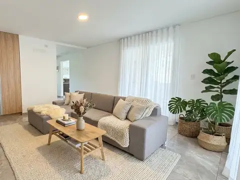Casa 4 ambientes con 2 baños