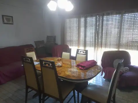 Casa 6 ambientes con 3 baños