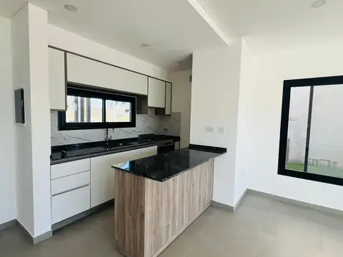 Casa 5 ambientes con 3 baños