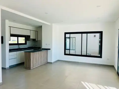 Casa en Alquiler en El Aljibe, USD 1.350