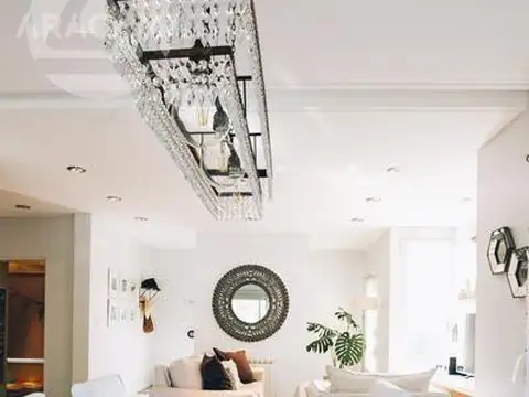 Casa en Venta con 6 cocheras