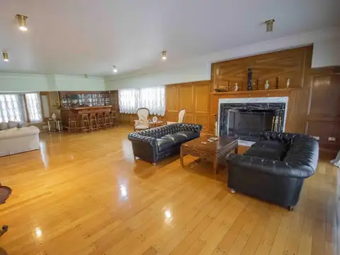Casa 5 ambientes con 6 baños