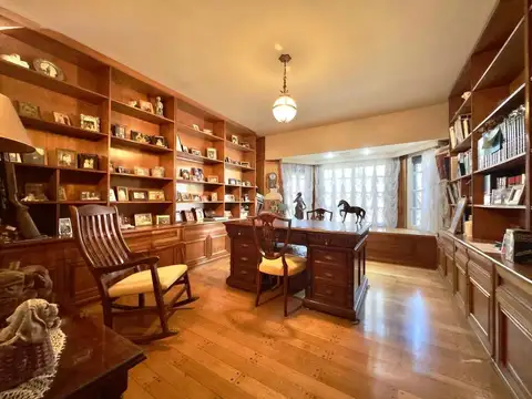 Casa en Venta con 7 cocheras
