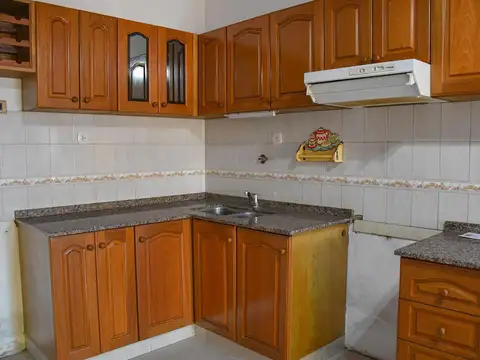 Casa 5 ambientes con 2 baños