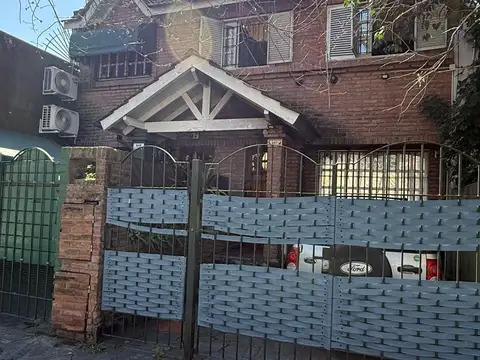 En excelente ubicacion, duplex de 3 dormitorios (suite) y amplio patio