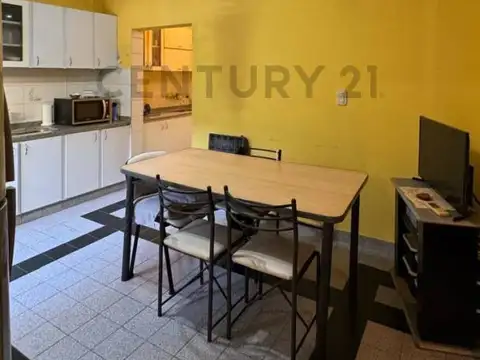 CASA DE TRES DORMITORIOS CON PATIO Y PILETA