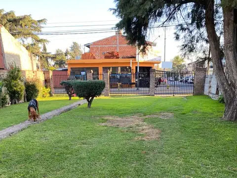 inmueble sobre amplio lote