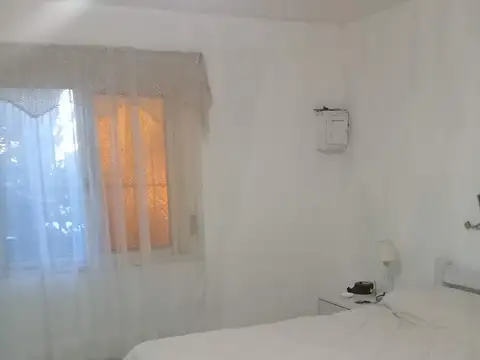Venta De Casa De 3 Ambientes Con Parque En José C.paz