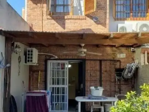 Gral César Díaz 3500 Santa Rita dúplex 4amb U$ 340.000