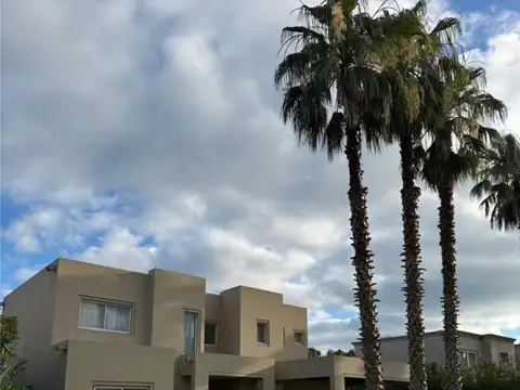 Casa de 7 ambientes en La Pradera APTA CRÉDITO