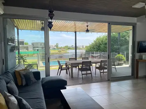 Casa 4 ambientes con 3 baños