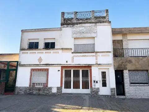 VENTA CASA DOS DORMITORIOS, COCHERA, PARRILLERO EN ECHESORTU