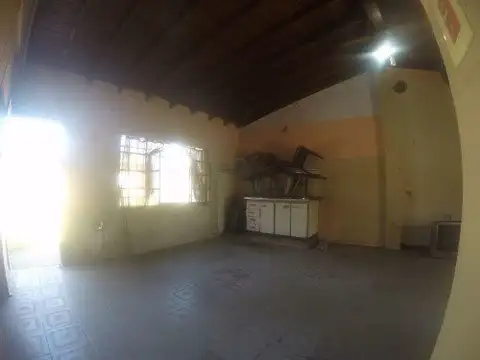 Casa Lote Propio - A Reciclar - JardÃ­n - Fondo