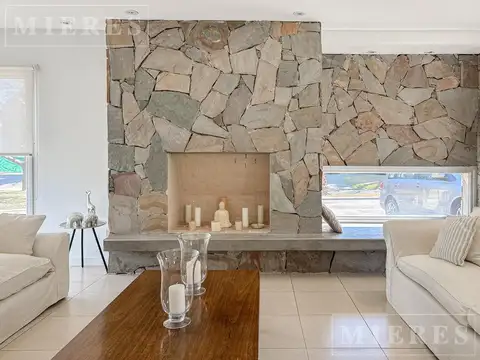 Casa en Venta con 4 cocheras