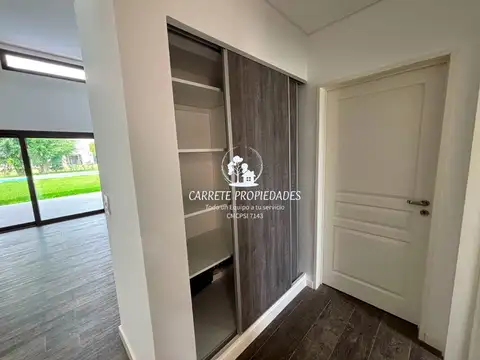 Casa en Venta con 4 cocheras