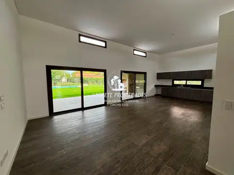 Casa 5 ambientes con 4 baños