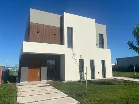 CASA EN VENTA EN SANTA LUCIA - PILAR DEL ESTE