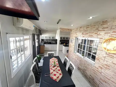 Casa en Venta con 2 cocheras