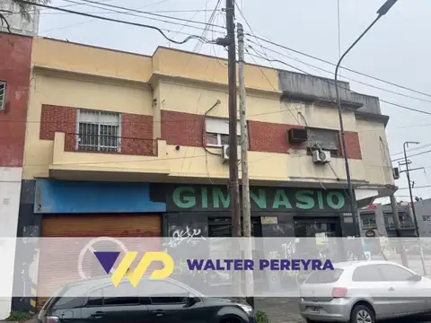 Av. Hipólito Yrigoyen 2700