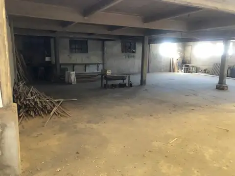 Galpon en 2 plantas en parque industrial, 187 m2 pb y 143 pa