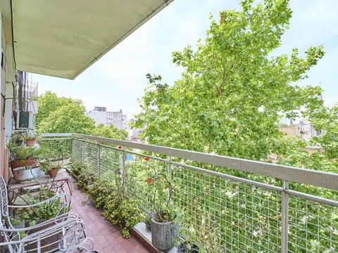Venta Departamento 4 ambientes c/balcón al frente c/dependencia - Piso alto - Floresta
