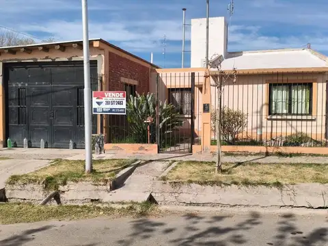 CASA DOS DORMI, BARRIO PARRALES DE SOEVA, GLLÉN