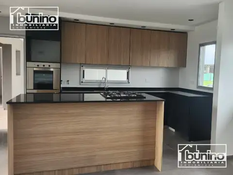 Casa 6 ambientes con 3 baños