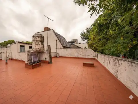 VENTA CASA 4 AMBIENTES VERSALLES
