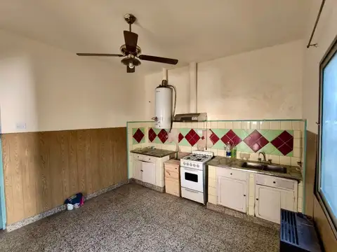 Casa 6 ambientes con 2 baños