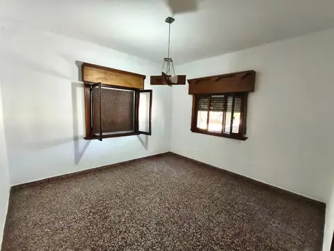 Casa venta de 6 ambientes en Berazategui