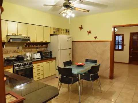 Casa en Venta con 3 cocheras