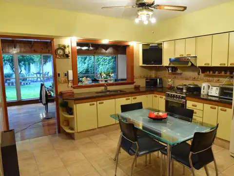 Casa 4 ambientes con 3 baños