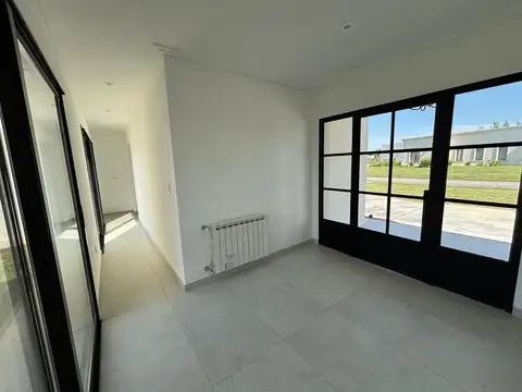 Casa 4 ambientes con 3 baños