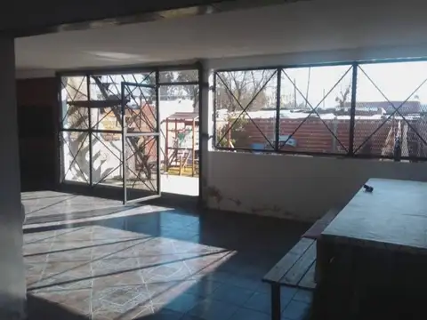 Venta Casa 5 amb + depto 2 amb, a mtrs R6 Campana