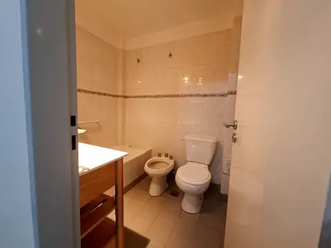 Depto Tipo Casa en Alquiler en Monte Castro, $ 900.000
