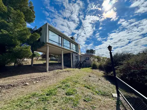 Tacuara esq Ortiga, Villa Giardino