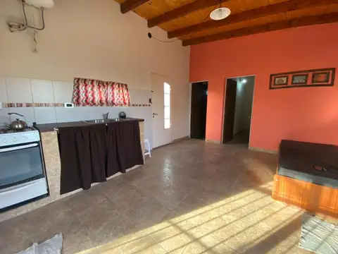 Casa 2 ambientes con 1 baño