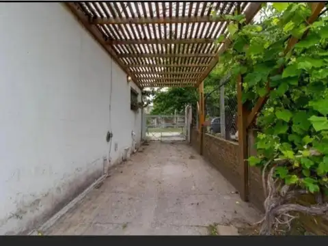 Casa 4 ambientes con 1 baño