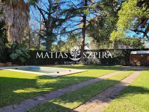 Casa en Venta con 3 cocheras
