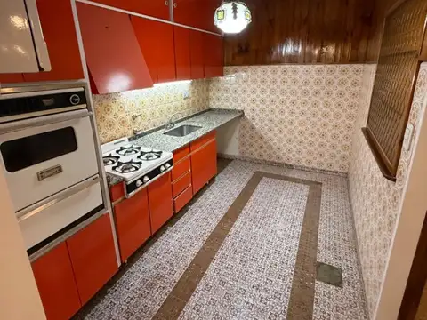 Casa en 2 Plantas en Alquiler - Impecable Estado  