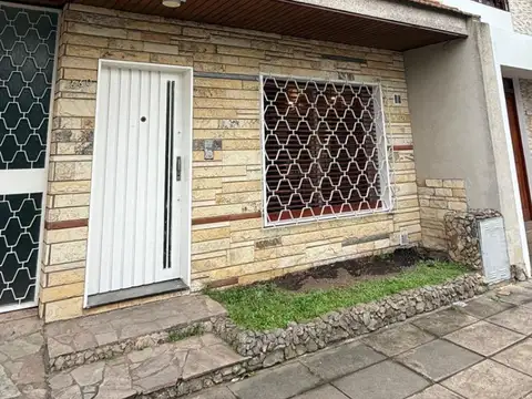 Casa en 2 Plantas en Alquiler - Impecable Estado  