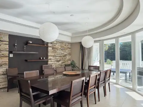 Casa en Venta con 5 cocheras