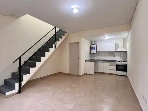 Depto Tipo Casa en Venta de 3 ambientes