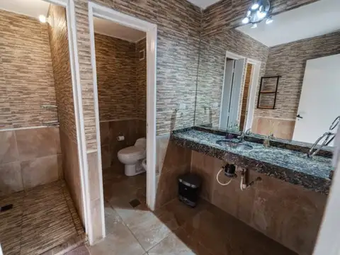 Casa en Alquiler con 1 cochera