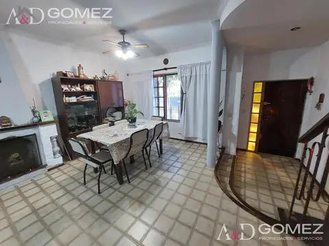 Casa en Venta con 3 cocheras