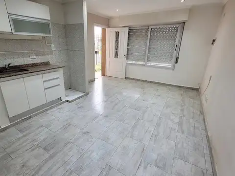 Casa ph dos ambientes con patio sin expensas en ALQUILER