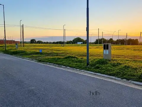 Lote premium venta 300 m² en Campos de Manantiales