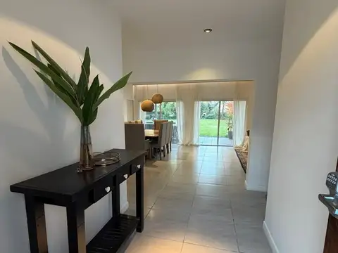 Casa 6 ambientes con 3 baños