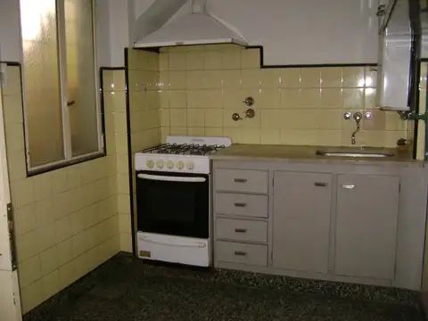 Depto Tipo Casa en Alquiler 42 años