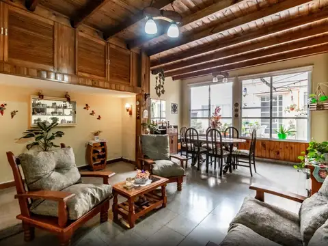 Casa 6 ambientes con 2 baños